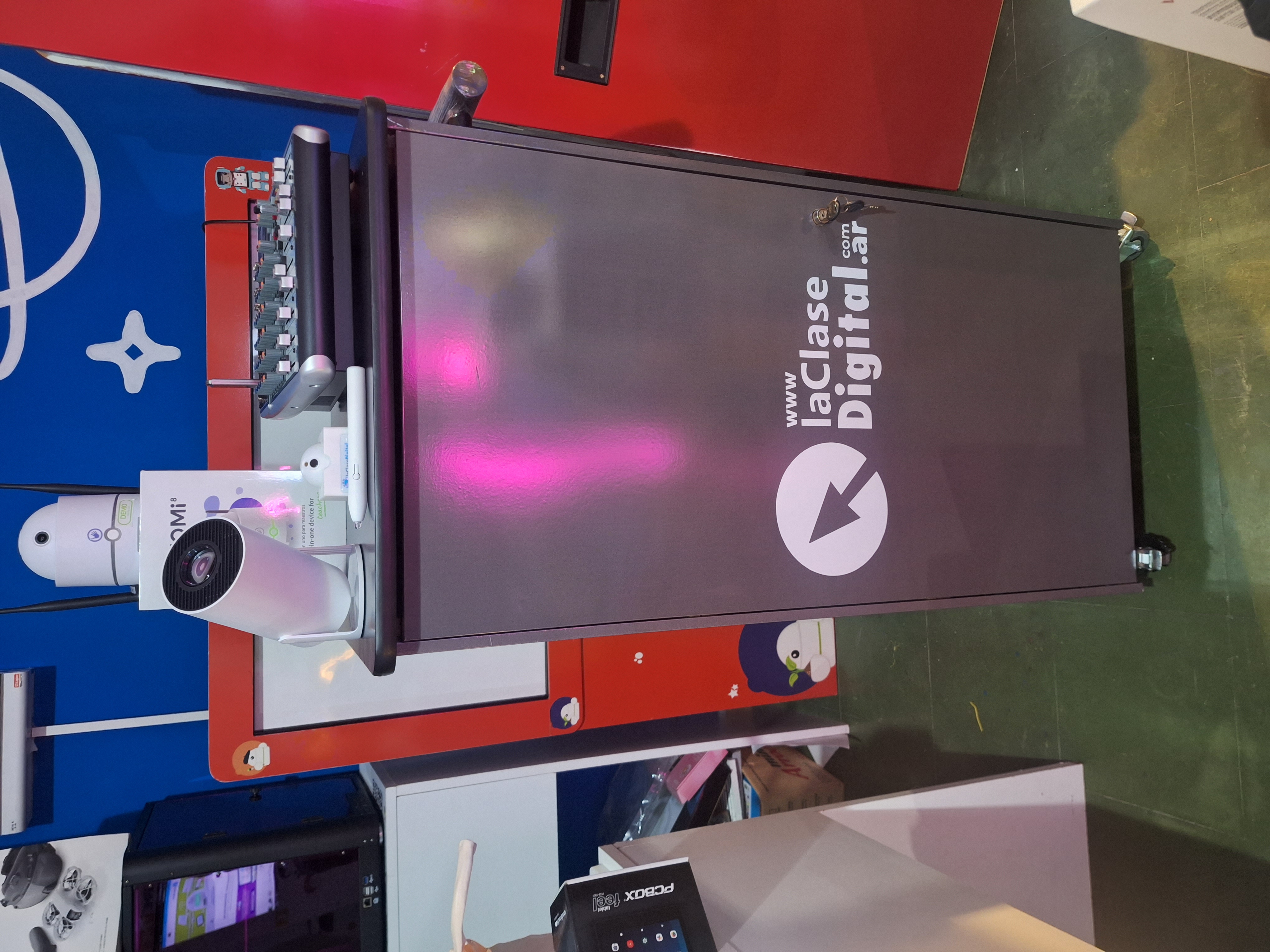 Carro de transporte y guarda de dispositivos tecnológicos THSCREEN