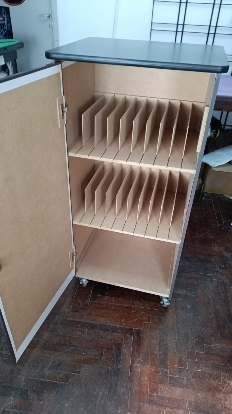 Carro porta notebooks reforzado THSCREEN de alta gama